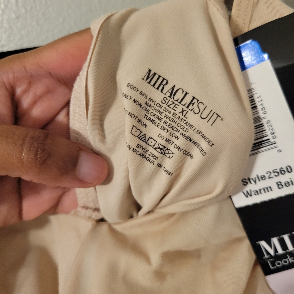 MiracleSuit Women's Shapewear. Size XL - Picture 5 of 7